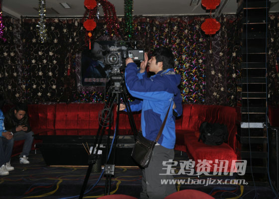 台前幕后忙碌的事情职员.jpg 台前幕后忙碌的事情职员.jpg